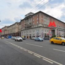 Вид от метро или ближайшей остановки Жилое здание «Тверская ул., 27, стр. 1»